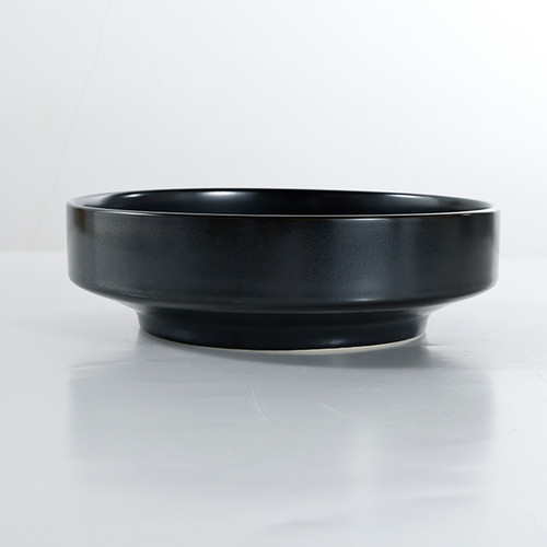 Schwarze tiefe pastateller - tiefe,